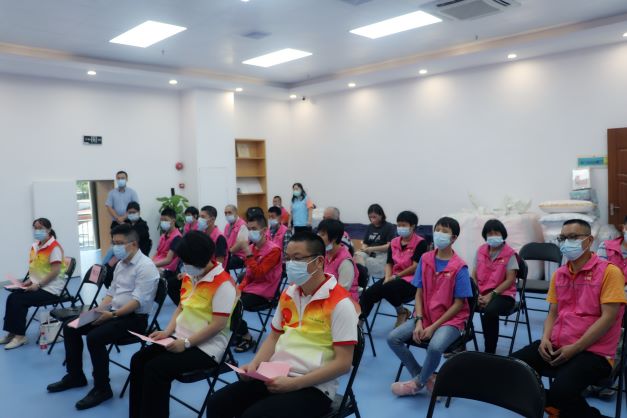 “獻(xiàn)愛(ài)心·揚(yáng)美德”東莞建工集團(tuán)慰問(wèn)南城康就中心(圖2)